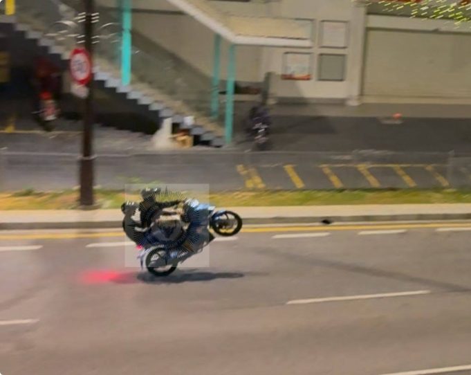 Sembilan remaja lelaki termasuk enam pelajar sekolah ditahan kerana melakukan aksi “wheelie” dan menunggang motosikal secara berbahaya.