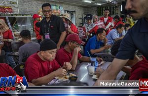 Calon PH di kerusi N.47 Kempas, Muhammad Faezuddin Mohd Puad berkata, ia susulan pendirian Pas meminta penyokongnya mengundi Barisan Nasional (BN) di kawasan tidak ditandingi Perikatan Nasional (PN) menunjukkan ketidakkonsistenan parti itu. #malaysiagazette #PRNJohor #PakatanHarapan #PH #JohorMemilih #PRNJohor2026 #UndiJohor