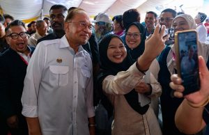 Anwar mohon DAP Melaka tangguh keputusan keluar daripada kerajaan negeri