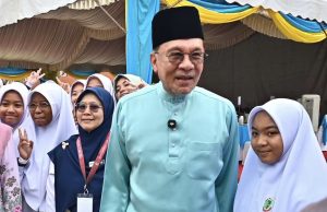 Anwar bidas kenyataan hina peranan kaum lain