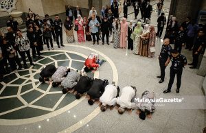 Kekal Bebas! Syed Saddiq Sujud Syukur di Mahkamah