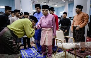 Tuanku Muhriz berkenan solat Jumaat bersama rakyat di Masjid Kariah Pantai