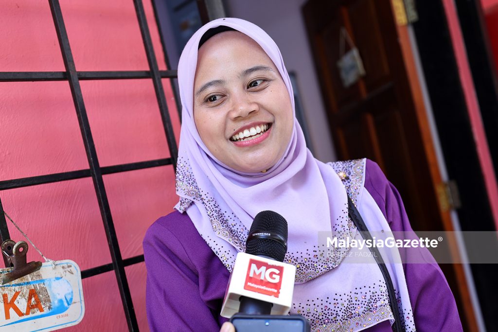 Peserta, Norhamiza Hamzah ketika temubual selepas menyertai program karya seni beg jut di Pusat Komuniti Desa Gagu, Kuala Klawang, Jelebu. Foto FAREEZ FADZIL, 24 JULAI 2026.