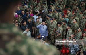 Reaksi Anwar Tabik Hormat Angkatan Tentera Malaysia
