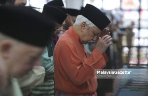 Tuanku Muhriz Berkenan Solat Jumaat di Masjid Jamek Yamtuan Raden