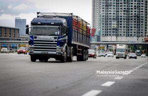 Polis gesa syarikat kenderaan perdagangan laksana ujian saringan dadah