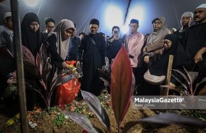 Jenazah Ahmad Shah selamat dikebumikan di Bandar Tasik Puteri malam ini