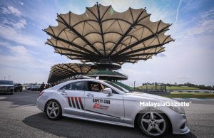 Menteri Belia dan Sukan Pandu Uji Litar Sepang