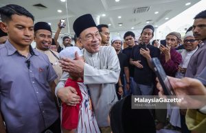 PM Solat Bersama Rakyat Paroi
