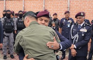 Pelukan erat penuh emosi dari Shuhaily untuk Ayob Khan
