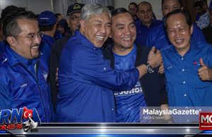 BN Menang Besar di Johor! Selepas Bacaan Doa Zahid, Onn Hafiz dan Pemimpin Berpelukan Rai Kemenangan