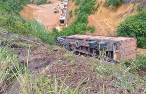 Pemandu lori kontena maut jatuh gaung sedalam 20 meter