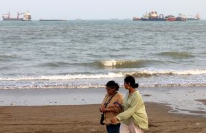 US helicopter fired on ship that tried to break Iran ports blockade
