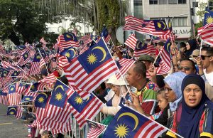 Jerebu tak halang 10,000 banjiri perbarisan Hari Kebangsaan P. Pinang