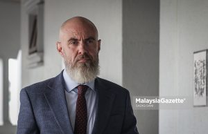 Saman 1MDB: Peguam Najib cabar kredibiliti penyiasat kewangan antarabangsa