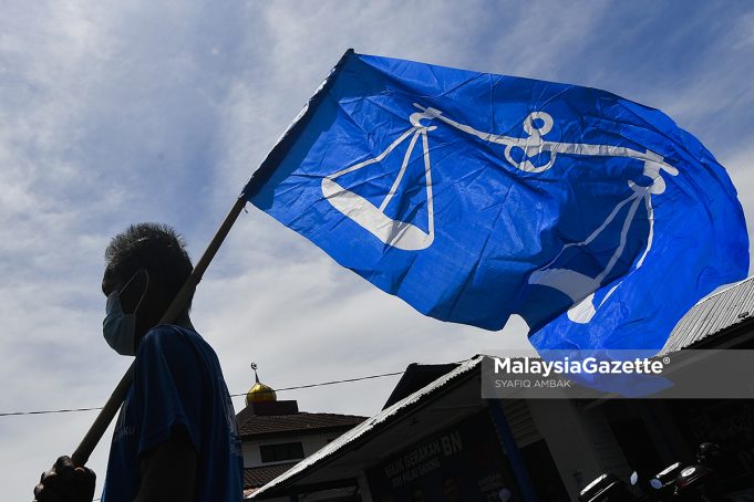 MGF0811021_PEMASANGAN BENDERA PARTI_07