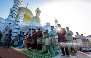 Institusi agama main peranan penting, asas kesejahteraan negeri Perak Gambar hiasan. Suasana sekitar Solat Sunat Hari Raya Aidilfitri di Masjid Ubudiah, Kuala Kangsar, pada Sabtu. Foto ANIQ NABILAFIQ ANUAR, 21 MAC 2026.