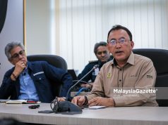 Pengarah Jabatan Mineral dan Geosains (JMG) Perak, Nizarulikram Abdul Rahim ketika sesi penerangan punca Sungai Perak bertukar biru di Bangunan Perak Darul Ridzuan. Foto ANIQ NABILAFIQ ANUAR, 29 OGOS 2026.