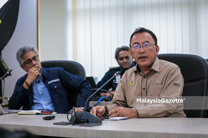 Pengarah Jabatan Mineral dan Geosains (JMG) Perak, Nizarulikram Abdul Rahim ketika sesi penerangan punca Sungai Perak bertukar biru di Bangunan Perak Darul Ridzuan. Foto ANIQ NABILAFIQ ANUAR, 29 OGOS 2026.