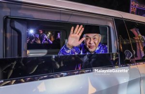 Zahid Senyum Selepas Rombongan ke Istana Hinggap