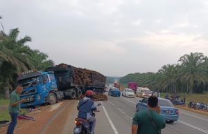 Saksi kemalangan bas dengan treler diminta tampil bantu siasatan
