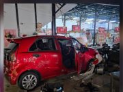 Wanita maut terkena tiang besi selepas kereta rempuh medan selera