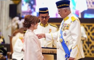 Anak seni Melaka, Ayda Jebat terima Bintang Cemerlang Melaka