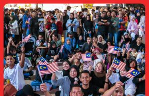 Berebut Dapatkan Kerusi Hadapan Tonton Hari Kebangsaan Di Putrajaya #MGFlash
