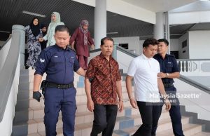 Gaduh gempar kerana isu sampah di rumah jiran, 3 beranak didenda RM1,800
