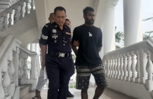 Pemotong ayam didakwa lima pertuduhan samun, rompak