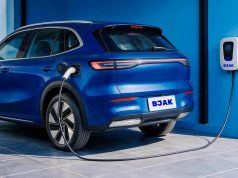 Insurans kereta EV di Malaysia perlu dinilai bersama kos pemilikan kenderaan elektrik. Ketahui perkara penting tentang perlindungan bateri, pengecas rumah dan liabiliti pihak ketiga serta bandingkan pilihan insurans melalui BJAK.