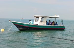 Mayat pemancing hilang ditemukan terapung, 2 lagi masih dicari