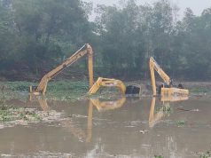 9 pekerja terperangkap banjir, 2 berlindung atas jengkaut