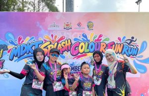 1,500 tawan, coret bandar Kota Tinggi dengan pelbagai warna