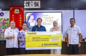 Anwar salur RM500,000 bantu projek blok tambahan SJKC Boon Beng