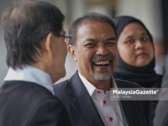 Jamil Khir ceria tiba awal di mahkamah