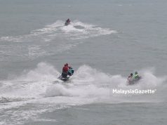 “Selalu RM100 lebih, sini percuma” – Pengunjung serbu jet ski di Tanjung Bidara