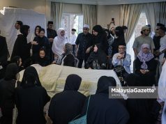 Bacaan Yasin, tahlil sebelum jenazah Dr Siti Hasmah dikebumikan