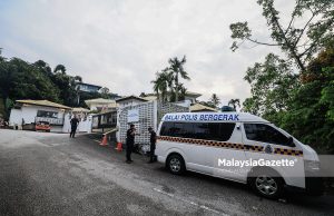 Balai polis bergerak ditempatkan di luar kediaman Najib