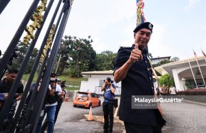 Ketua Polis Sentul Tunjuk ‘Thumbs Up’ Tinjau Kediaman Najib