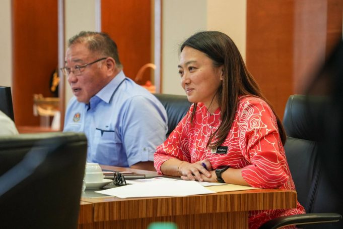 Menteri di Jabatan Perdana Menteri (Wilayah Persekutuan), Hannah Yeoh Ketika pertemuan dengan Menteri Pelancongan, Seni dan Budaya, Datuk Seri Tiong King Sing.