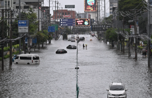 Thailand floods affect hundreds of thousands, eight dead in Myanmar