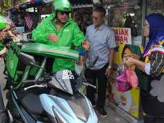 Penduduk terkejut ‘abang rider’ rupanya Ketua Menteri Melaka