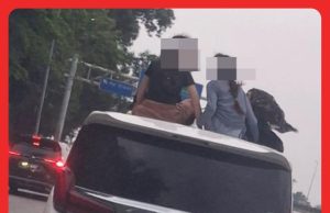 Polis Siasat 2 Budak Duduk Atas Bumbung Alphard Sedang Bergerak #MGFlash