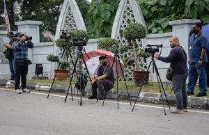 Penjara Kajang jadi tumpuan media susulan pengampunan bersyarat Najib