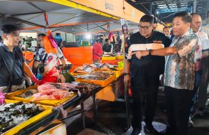 Jualan Melaka Sayang Rakyat: Ayam RM5 seekor, Pasar Besar MBMB diserbu