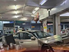 Tersalah Tekan, Warga Emas Rempuh Dua Kereta, Kedai Makan #MGFlash