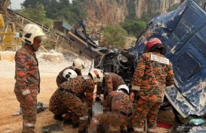 Pemandu maut, lori dihempap batu kuari