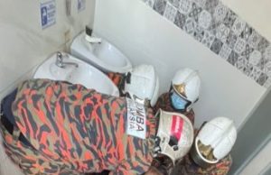 Lelaki ditemukan maut, tersekat di pintu tandas stesen minyak